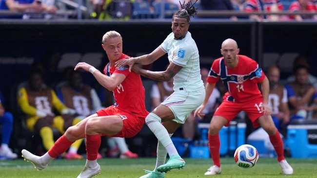 Soccer Football - FIFA World Cup 2026 - Group I - Norway v France - Boston Stadium, Foxborough, Massachusetts, U.S. - June 26, 2026 France's Michael Olise in action with Norway's Thelo Aasgaard IMAGN IMAGES via Reuters/David Butler Ii