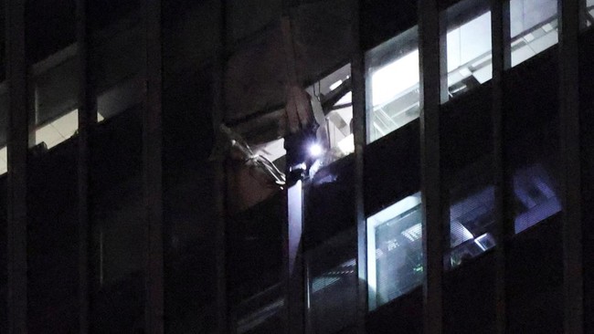Bak Tragedi 9/11, Pesawat Ini Tabrak Gedung Tertinggi di Beijing