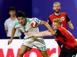 Soccer Football - FIFA World Cup 2026 - Group J - Algeria v Austria - Kansas City Stadium, Kansas City, Missouri, U.S. - June 27, 2026 Algeria's Ibrahim Maza in action with Austria's Nicolas Seiwald REUTERS/Phil Noble