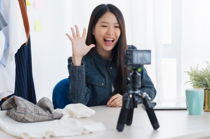 Kelahiran April memiliki selera estetika yang tinggi dan mampu menciptakan pengalaman yang berkesan. Kreativitas mereka banyak terlihat dalam dunia seni, desain, hingga gaya hidup./ Foto: magnific.com/Lifestylememory
