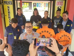 Dua Pria Curi HP di Rumah Makan Ditangkap, Uangnya untuk Judi Slot