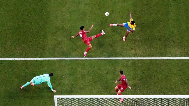 Soccer Football - FIFA World Cup 2026 - Group K - Colombia v Portugal - Miami Stadium, Miami Gardens, Florida, U.S. - June 27, 2026 Portugal's Joao Cancelo in action with Colombia's Jhon Arias REUTERS/Marco Bello
