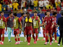 Soccer Football - FIFA World Cup 2026 - Group K - Colombia v Portugal - Miami Stadium, Miami Gardens, Florida, U.S. - June 27, 2026
Portugal's Cristiano Ronaldo and teammates after the match as Portugal qualify for the knockout stages of the World C
