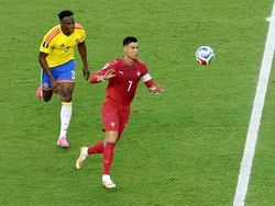 Soccer Football - FIFA World Cup 2026 - Group K - Colombia v Portugal - Miami Stadium, Miami Gardens, Florida, U.S. - June 27, 2026 Portugal's Cristiano Ronaldo in action with Colombia's Jhon Lucumi REUTERS/Amanda Perobelli