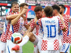 Soccer Football - FIFA World Cup 2026 - Group L - Croatia v Ghana - Philadelphia Stadium, Philadelphia, Pennsylvania, U.S. - June 27, 2026 Croatia's Petar Sucic celebrates scoring their first goal with Josip Stanisic, Marin Pongracic, Luka Modric and