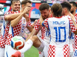 Soccer Football - FIFA World Cup 2026 - Group L - Croatia v Ghana - Philadelphia Stadium, Philadelphia, Pennsylvania, U.S. - June 27, 2026
Croatia's Petar Sucic celebrates scoring their first goal with Josip Stanisic, Marin Pongracic, Luka Modric an