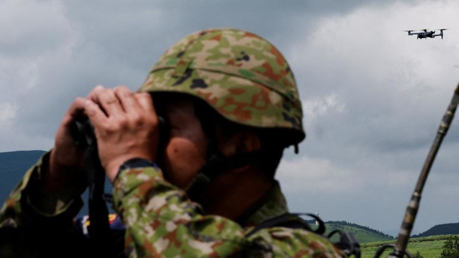 Marinir AS dan Pasukan Bela Diri Jepang menggelar latihan tembak langsung campuran sebagai bagian dari latihan tahunan Resolute Dragon di Yufu, Prefektur Oita, Jepang, Minggu (28/6/2026). (REUTERS/Kim Kyung-Hoon)
