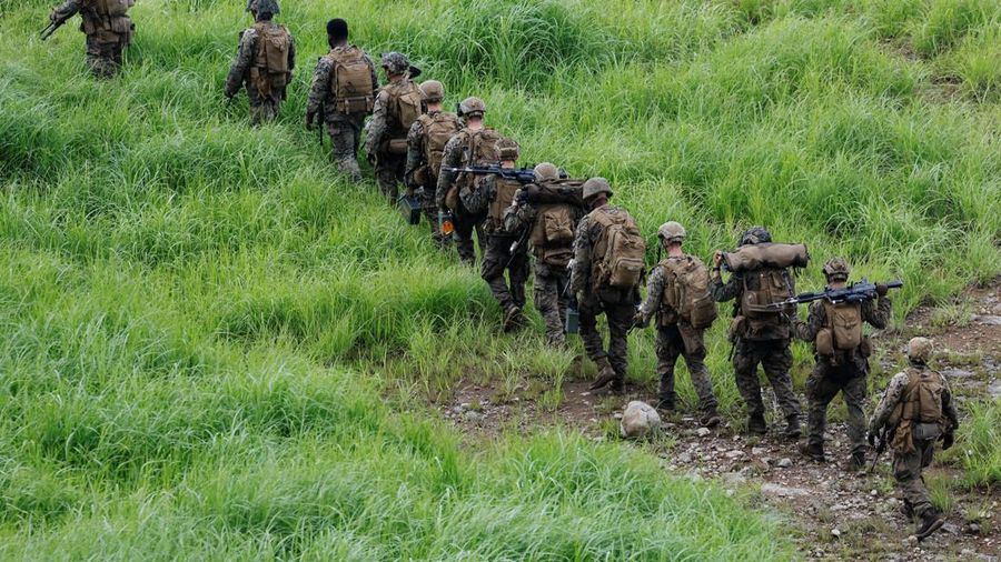 Marinir AS dan Pasukan Bela Diri Jepang menggelar latihan tembak langsung campuran sebagai bagian dari latihan tahunan Resolute Dragon di Yufu, Prefektur Oita, Jepang, Minggu (28/6/2026). (REUTERS/Kim Kyung-Hoon)