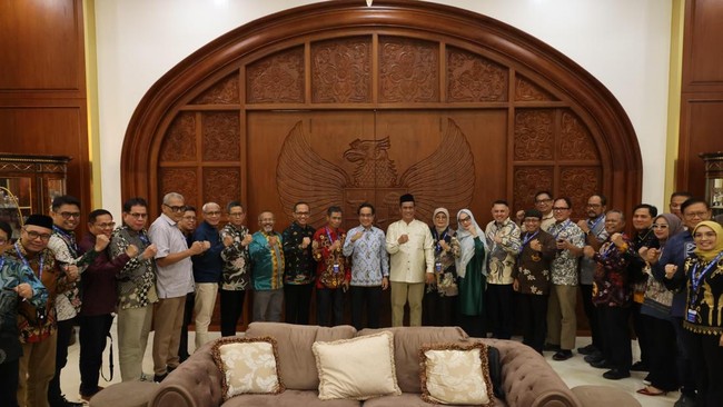 Menteri Pertanian (Mentan) Andi Amran Sulaiman mengumpulkan para rektor dan pimpinan perguruan tinggi dari kawasan Indonesia Timur di Jakarta Selatan, Minggu (28/6/2026).