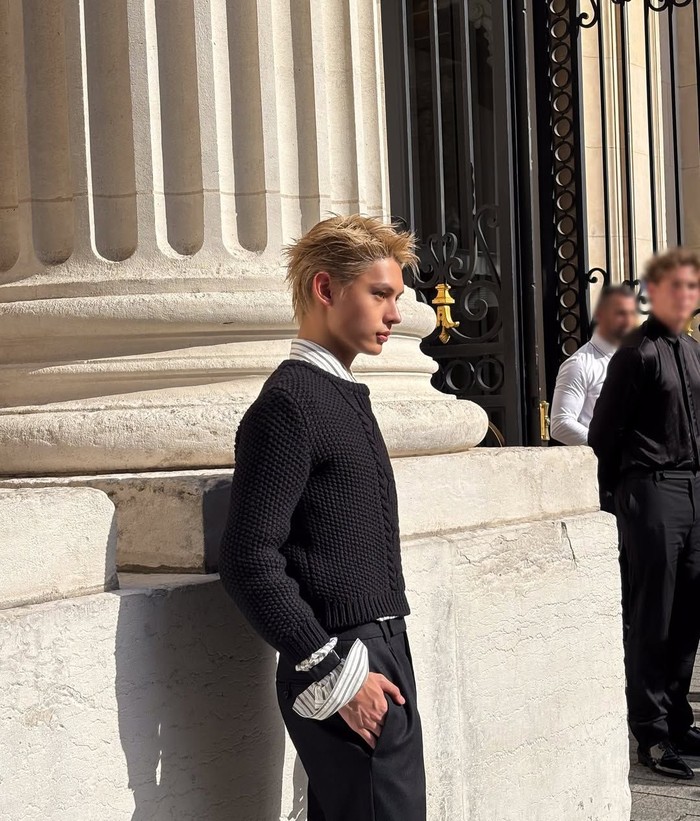Nah, salah satu rumah mode mewah asal Prancis yang tidak pernah absen dari salah satu pekan mode bergengsi di dunia tersebut ialah Saint Laurent yang memamerkan koleksi terbaru mereka pada hari pertama PFW. / Foto: instagram.com/cortis