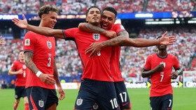 Soccer Football - FIFA World Cup 2026 - Group L - Panama v England - New York/New Jersey Stadium, East Rutherford, New Jersey, U.S. - June 27, 2026 England's Jude Bellingham celebrates scoring their first goal with Morgan Rogers and Nico O'Reilly IMA