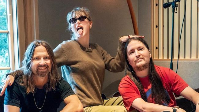 Taylor Swift, Max Martin, dan Shellback saat penggarapan album The Life of a Showgirl (2025)