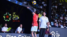 Pelatih Timnas Voli Indonesia, Reidel Toiran di tepi lapangan. (Dok. Volleyball World)