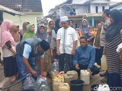 Cerita Warga Kertanegla Tasikmalaya Bertahan Hidup dari Air Masjid