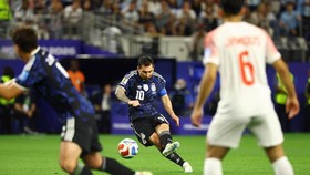 Soccer Football - FIFA World Cup 2026 - Group J - Jordan v Argentina - Dallas Stadium, Arlington, Texas, U.S. - June 27, 2026
Argentina's Lionel Messi scores their third goal from a free kick IMAGN IMAGES via Reuters/Tim Heitman     TPX IMAGES OF TH