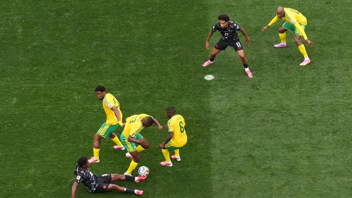 Soccer Football - FIFA World Cup 2026 - Round of 32 - South Africa v Canada - Los Angeles Stadium, Inglewood, California, U.S. - June 28, 2026 Canada's Jonathan David in action with South Africa's Sphephelo Sithole REUTERS/Matthew Childs