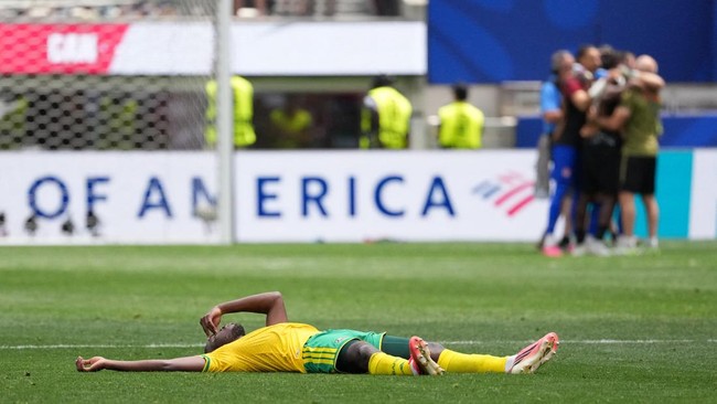 Soccer Football - FIFA World Cup 2026 - Round of 32 - South Africa v Canada - Los Angeles Stadium, Inglewood, California, U.S. - June 28, 2026 South Africa's Aubrey Modiba looks dejected after the match as South Africa are eliminated from the World C