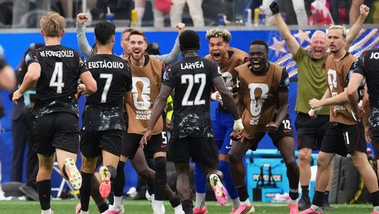 Soccer Football - FIFA World Cup 2026 - Round of 32 - South Africa v Canada - Los Angeles Stadium, Inglewood, California, U.S. - June 28, 2026 Canada's Stephen Eustaquio celebrates scoring their first goal with teammates IMAGN IMAGES via Reuters/Kirb