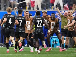 Soccer Football - FIFA World Cup 2026 - Round of 32 - South Africa v Canada - Los Angeles Stadium, Inglewood, California, U.S. - June 28, 2026 Canada's Stephen Eustaquio celebrates scoring their first goal with teammates IMAGN IMAGES via Reuters/Kirb