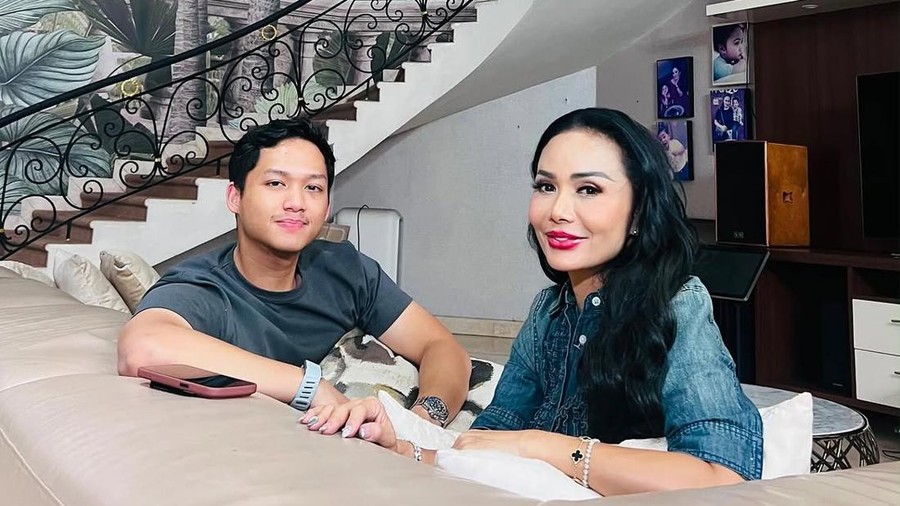 kebersamaan azriel dengan kris dayanti