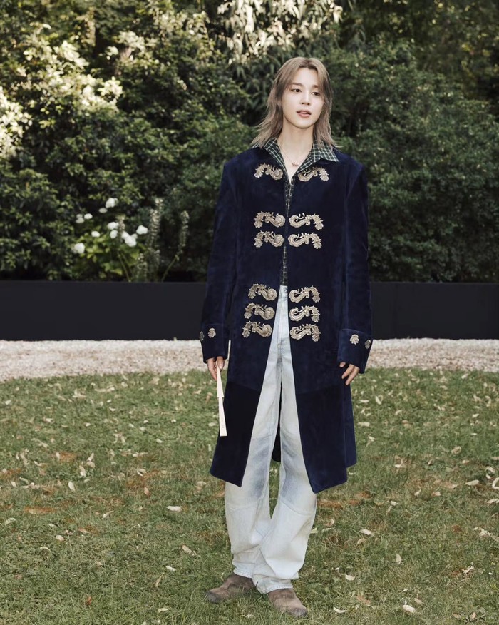 Bagaimana tidak, idol K-Pop dengan marga Park itu telah menjalin hubungan dengan Dior selama lebih dari tiga tahun. Ya, bagi yang belum tahu, ia resmi didapuk menjadi global ambassador pada 16 Januari 2023 lalu. / Foto: instagram.com/j.m