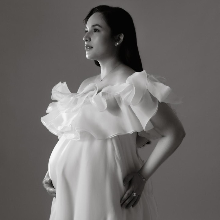 <p><em>Maternity shoot</em> ini menjadi kali kedua Chelsea mengabadikan kehamilan pertamanya dalam foto. Pada saat mengumumkan kehamilannya, Chelsea juga mengunggah<em> maternity shoot</em>-nya, Bunda. Saat itu, <em>baby bump</em> Chelsea bahkan juga sudah mulai terlihat jelas. (Foto: Instagram @chelseaislan)</p>