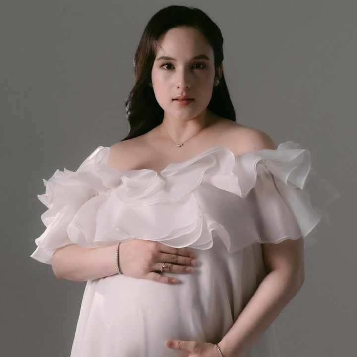 <p>Artis Chelsea Islan sebentar lagi melahirkan anak pertamanya, Bunda. Jelang hari bahagia, Chelsea memamerkan foto-foto <em>maternity shoot</em> kehamilannya yang memasuki usia 38 minggu. "26.06.26. Secara resmi memasuki usia kehamilan 38 minggu hari ini, dan hatiku sangat penuh," tulisnya dalam unggahan di Instagram. (Foto: Instagram @chelseaislan)</p>