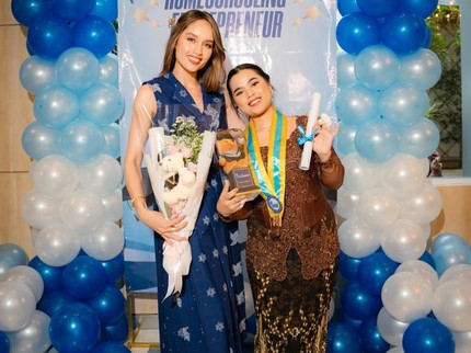 Cinta Laura Bangga ART-nya Berhasil Lulus SMA dan Kini Siap Beri Dukungan Kuliah Hukum