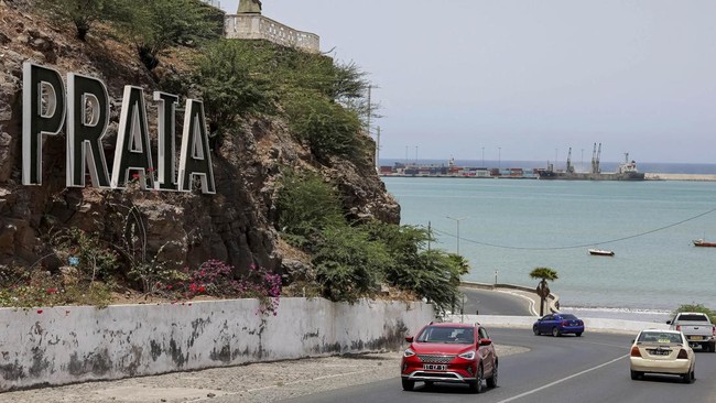 Cars pass by the entrance to the city of Praia in Cape Verde, June 26, 2026. REUTERS/Sodiq Adelakun