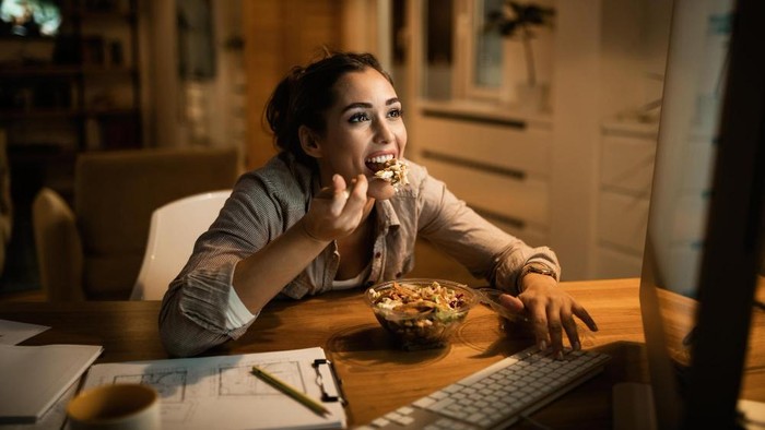 Awas Keliru! Ini Cara Membedakan Makan karena Lapar dan Emotional Hunger