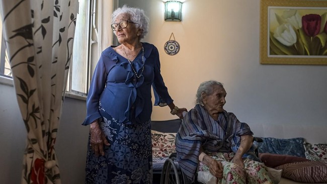 Zulina de Deus Nunes sits at the entrance of her home in Rio de Janeiro, Brazil, June 23, 2026. REUTERS/Tita Barros