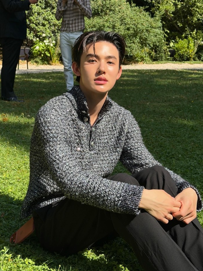 Kalau sang leader dan member tertua dalam grup, yakni Martin dan James, datang ke Saint Laurent Men&rsquo;s Summer 27 show, Juhoon, Seonghyeon, dan Keonho menghadiri Dior Summer 2027 Men&rsquo;s Show pada hari berikutnya. / Foto: instagram.com/cortis