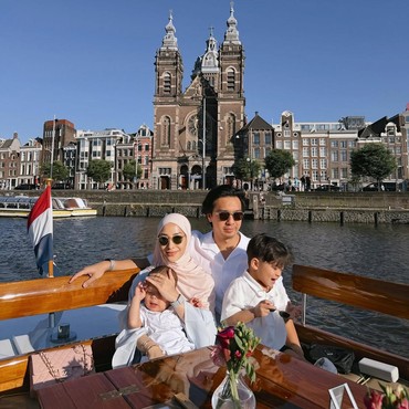 Nikita Willy Rayakan Ultah di Belanda, Naik Privat Yacht Keliling Kanal Amsterdam