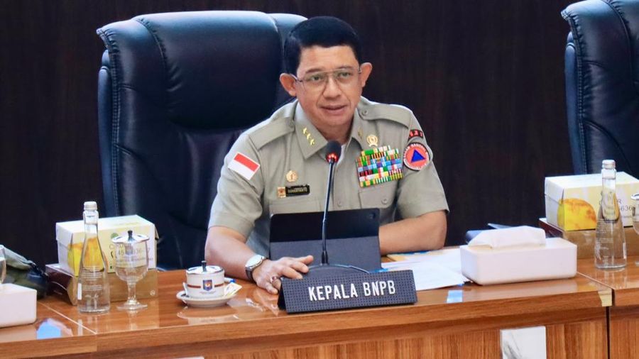 Kepala BNPB Letjen TNI Dr. Suharyanto, S.Sos, M.M beserta jajaran, menghadiri rapat Koordinasi, Sosialisasi dan Kesiapsiagaan dalam menghadapi kejadian El Nino nan di gelar di Ruang Rapat Sasana Bhakti Praja, Gedung C, Kementerian Dalam Negeri (Kemendagri), Senin (29/06). (Dok. BNPB)