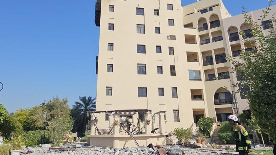 Kondisi usai serangan drone Iran, di Muharraq, Bahrain, MInggu (28/6/2026). (Bahrain Police Media/Handout via REUTERS )