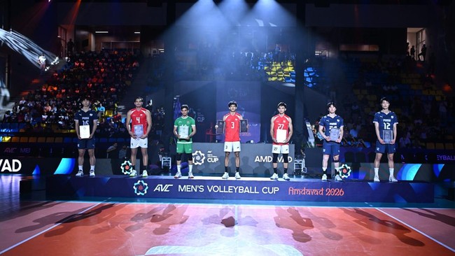 Boy Arnez Arabi, Alfin Daniel Pratama, Hendra Kurniawan merebut penghargaan AVC Men's Cup 2026 usai Timnas Voli Indonesia menjadi juara di India, Minggu (28/6).