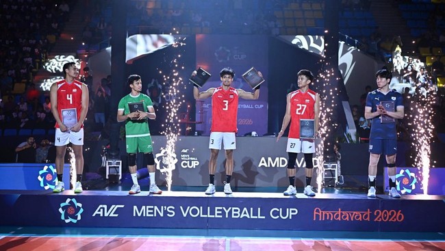 Boy Arnez Arabi, Alfin Daniel Pratama, Hendra Kurniawan merebut penghargaan AVC Men's Cup 2026 usai Timnas Voli Indonesia menjadi juara di India, Minggu (28/6).