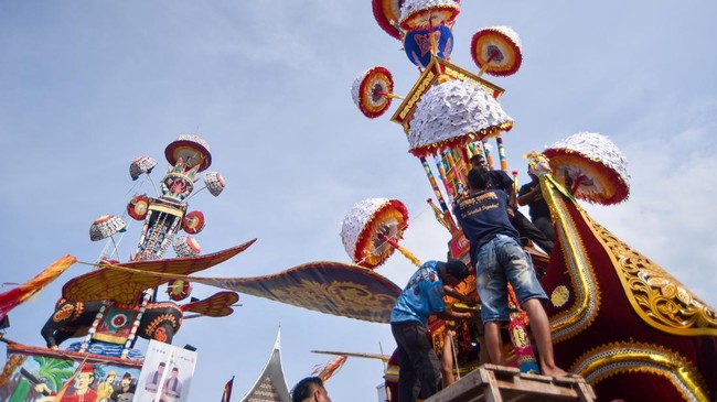 Tradisi Ritual Hoyak Tabuik di Pariaman