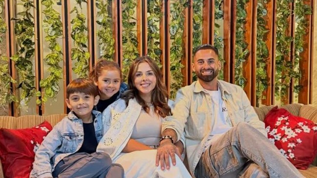 Pesepak bola asal Argentina, Lucas Trejo, kehilangan istri dan dua anaknya yang meninggal dunia akibat gempa bumi dahsyat yang mengguncang Venezuela pekan lalu. (Instagram Lucas Trejo)