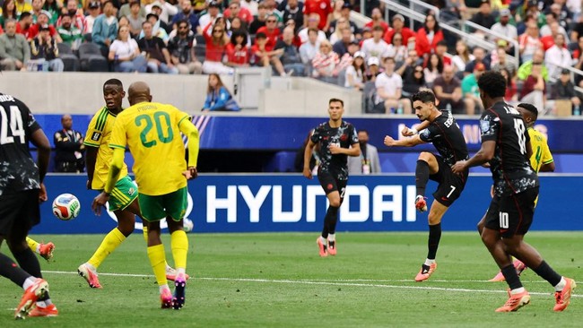 Soccer Football - FIFA World Cup 2026 - Round of 32 - South Africa v Canada - Los Angeles Stadium, Inglewood, California, U.S. - June 28, 2026 Canada's Stephen Eustaquio scores their first goal REUTERS/Daniel Cole     TPX IMAGES OF THE DAY
