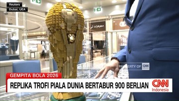 VIDEO: Replika Trofi Piala Dunia dari 900 Berlian