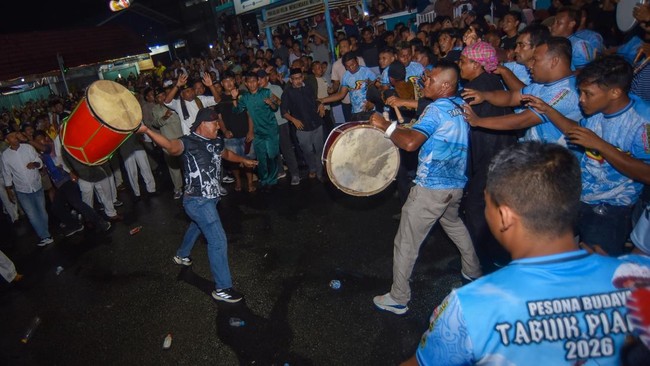 Tradisi Ritual Hoyak Tabuik di Pariaman