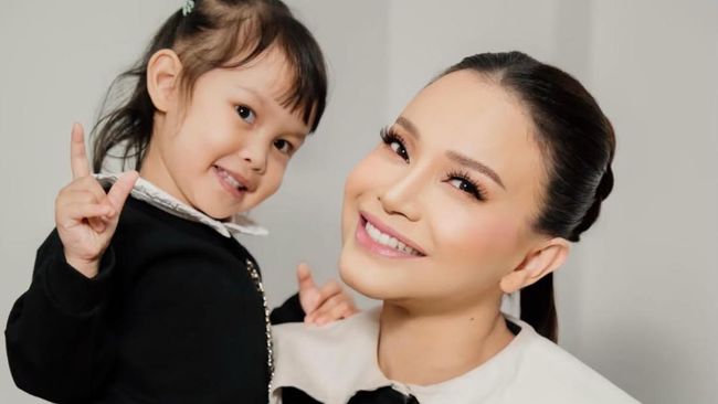 5 Potret Manisnya Raina Anak Kedua Rossa, Curi Perhatian Dan Bikin Penasaran Netizen
