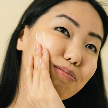5 Tips Perawatan Kulit Kering Menurut Para Ahli