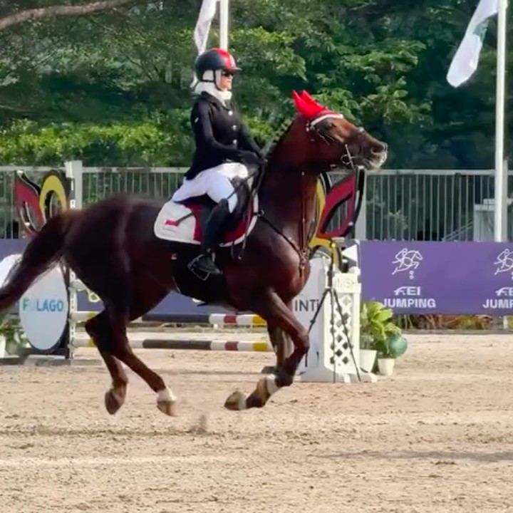 <p>Tak berhenti di situ, Aisha juga menempati peringkat keenam sebagai wakil Indonesia pada Competition No. 1 AEF/Mantena Cup 2026 CSI 1* Borrowed Horse Competition 110 cm Open. &ldquo;Selamat yaa Aisha, Ayah selalu bangga sama kamu,&rdquo; tulisnya.&nbsp;(Foto: Instagram @irfanhakim75)</p>