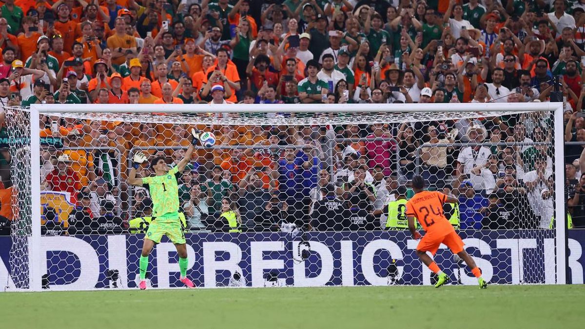 Saves Tak Biasa Bono Bantu Maroko Singkirkan Belanda di Adu Penalti