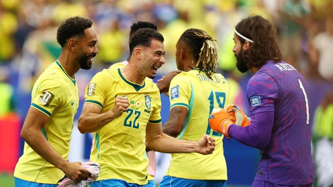 Soccer Football - FIFA World Cup 2026 - Round of 32 - Brazil v Japan - Houston Stadium, Houston, Texas, U.S. - June 29, 2026 Brazil's Matheus Cunha, Gabriel Martinelli and Alisson Becker celebrate after the match REUTERS/Phil Noble