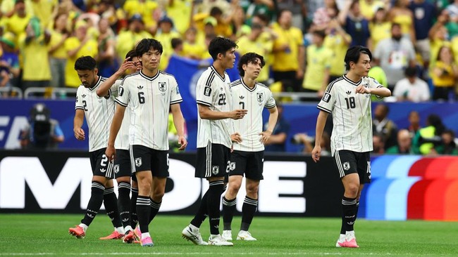 Soccer Football - FIFA World Cup 2026 - Round of 32 - Brazil v Japan - Houston Stadium, Houston, Texas, U.S. - June 29, 2026 Japan's Shuto Machino with teammates look dejected after Brazil's Gabriel Martinelli scores their second goal REUTERS/Phil No