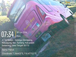 Bus Rombongan Piknik Nyemplung Parit di Tol Semarang, 2 Orang Tewas