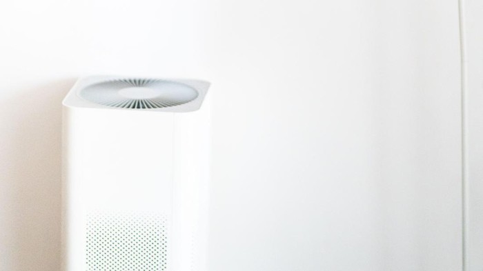 Menggunakan humidifier dalam ruangan